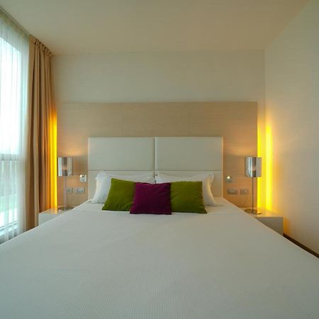 Pisa Tower Plaza 호텔 외부 사진 A room at the hotel