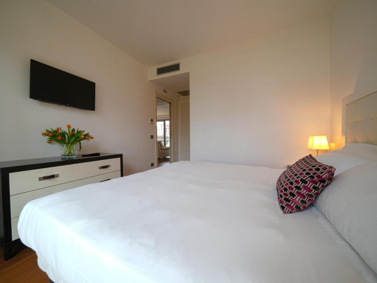 Pisa Tower Plaza 호텔 외부 사진 A bedroom at the hotel