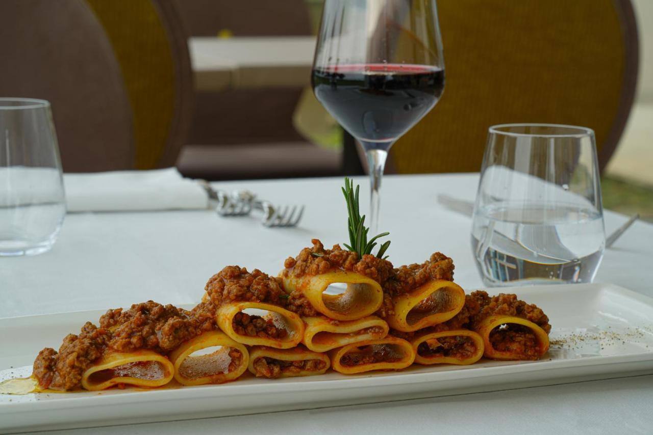 Pisa Tower Plaza 호텔 외부 사진 A plate of paccheri