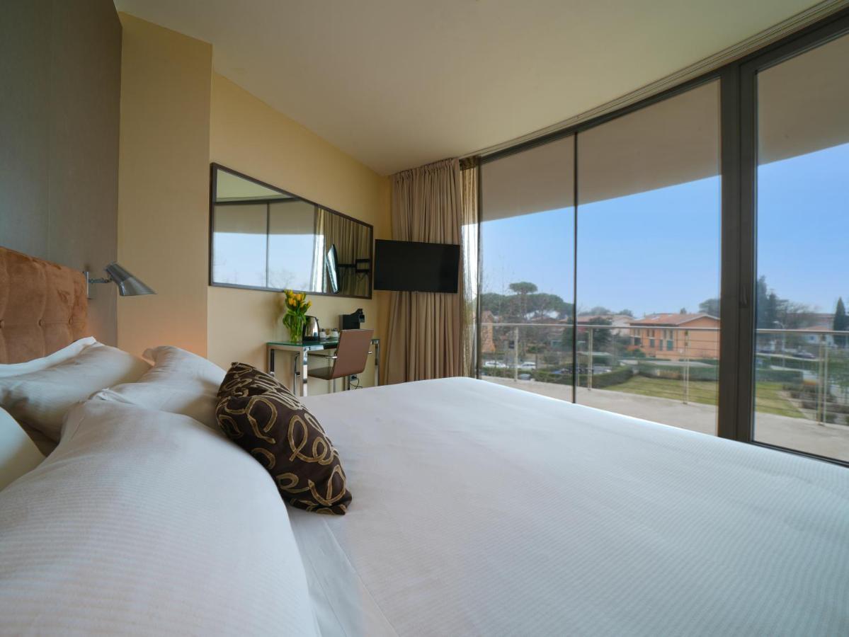 Pisa Tower Plaza 호텔 외부 사진 A room at the hotel