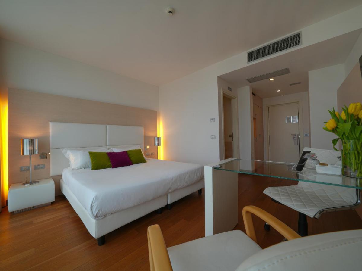 Pisa Tower Plaza 호텔 외부 사진 A room at the hotel