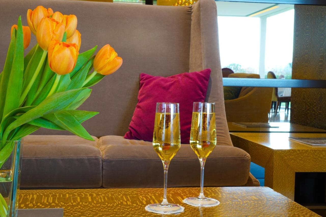Pisa Tower Plaza 호텔 외부 사진 The lounge at the airport