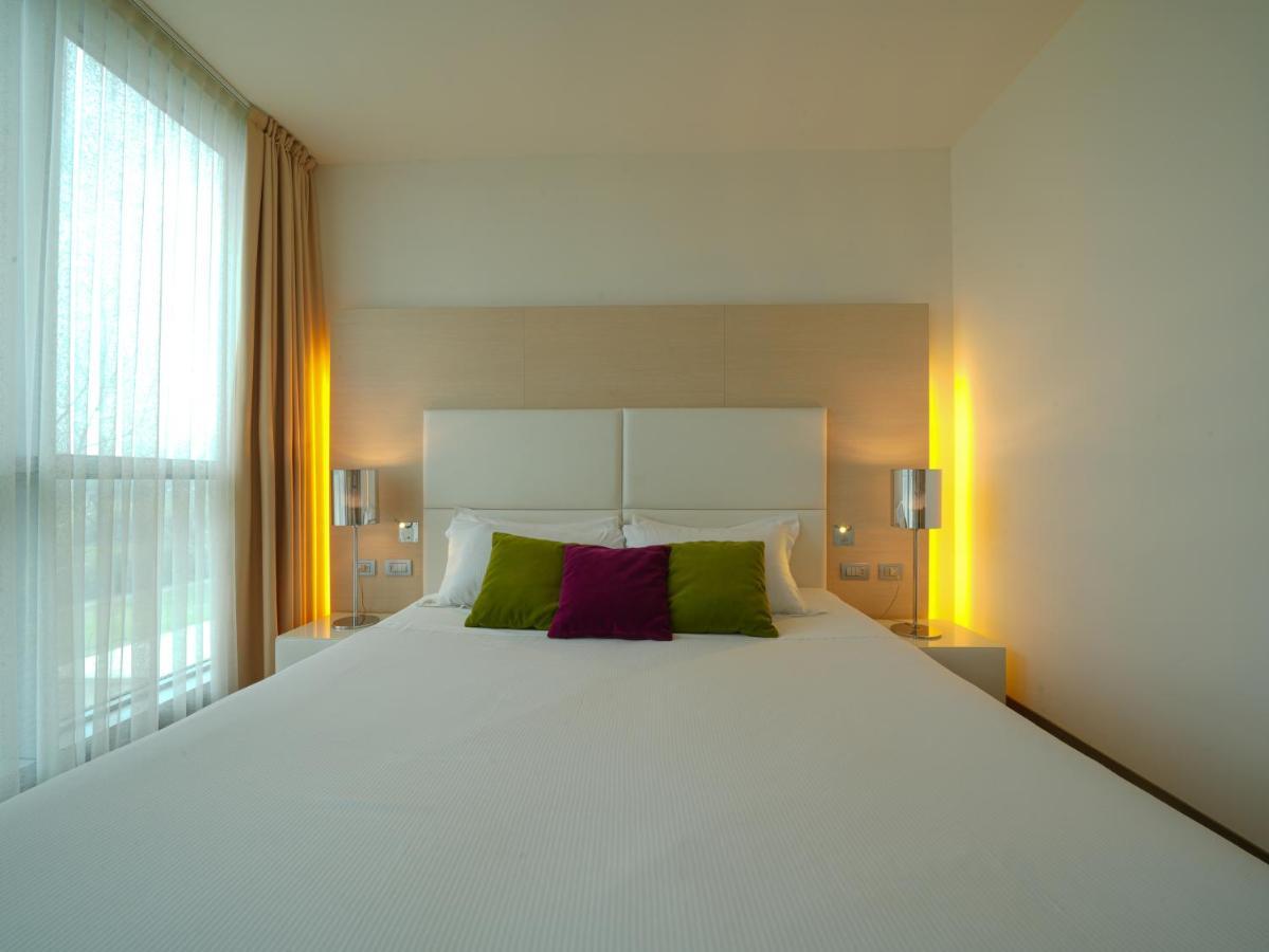 Pisa Tower Plaza 호텔 외부 사진 A room at the hotel