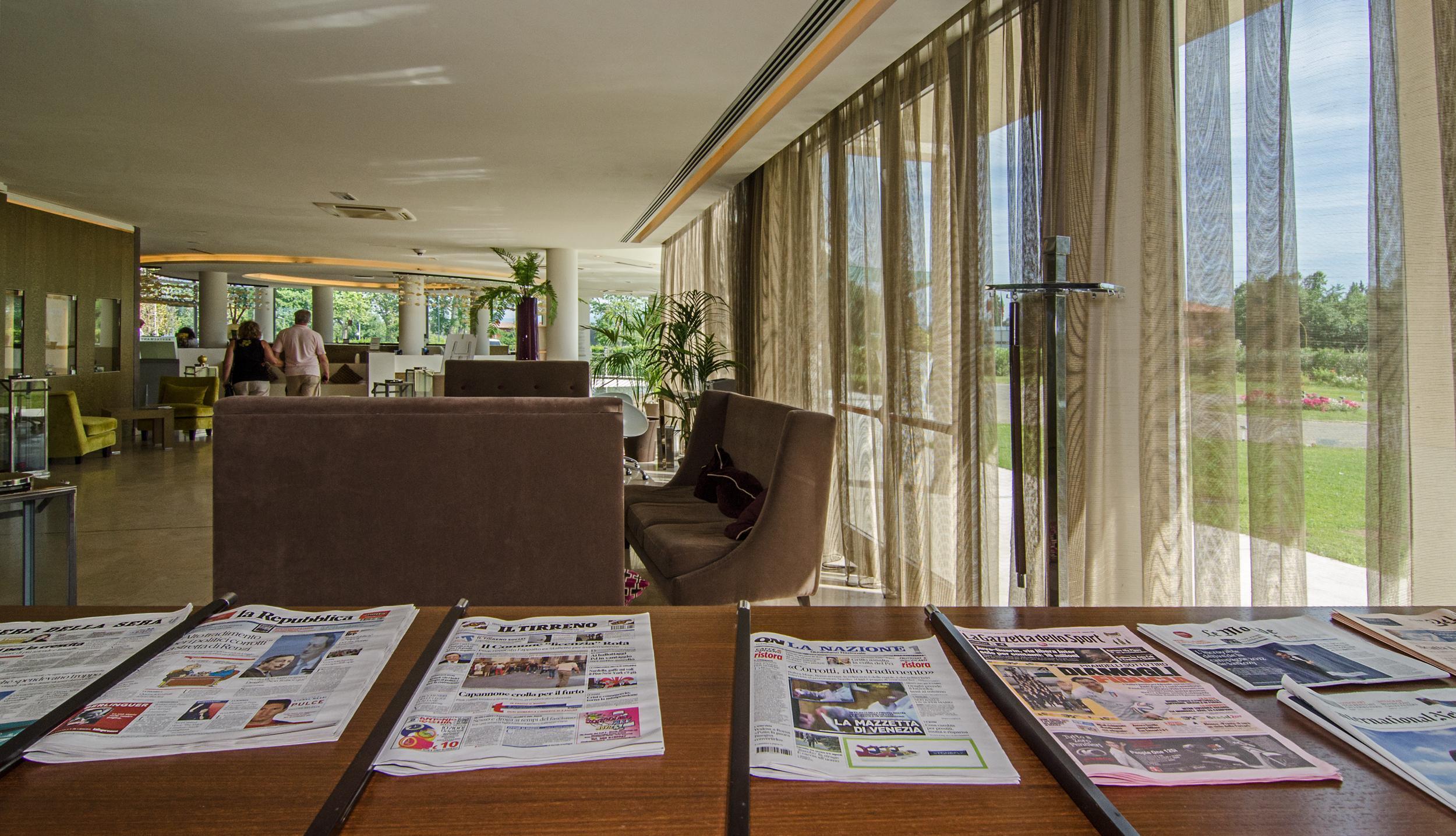 Pisa Tower Plaza 호텔 외부 사진 The lobby of the hotel
