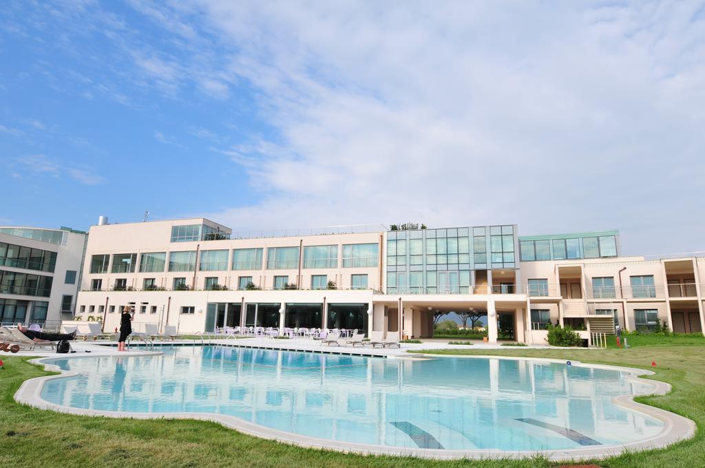 Pisa Tower Plaza 호텔 외부 사진 The pool at the hotel
